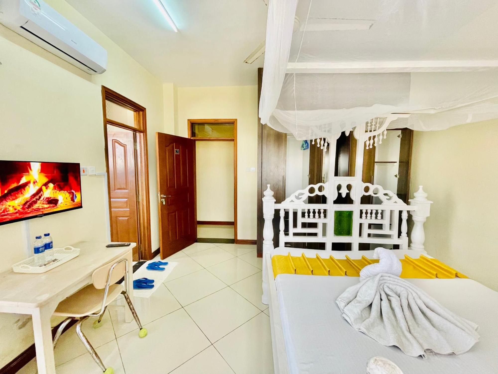 Elna'S Nyali - Work & Unwind - Pool, Sea Views, Ac & Fast Wi-Fi Bed & Breakfast Mombasa Eksteriør bilde