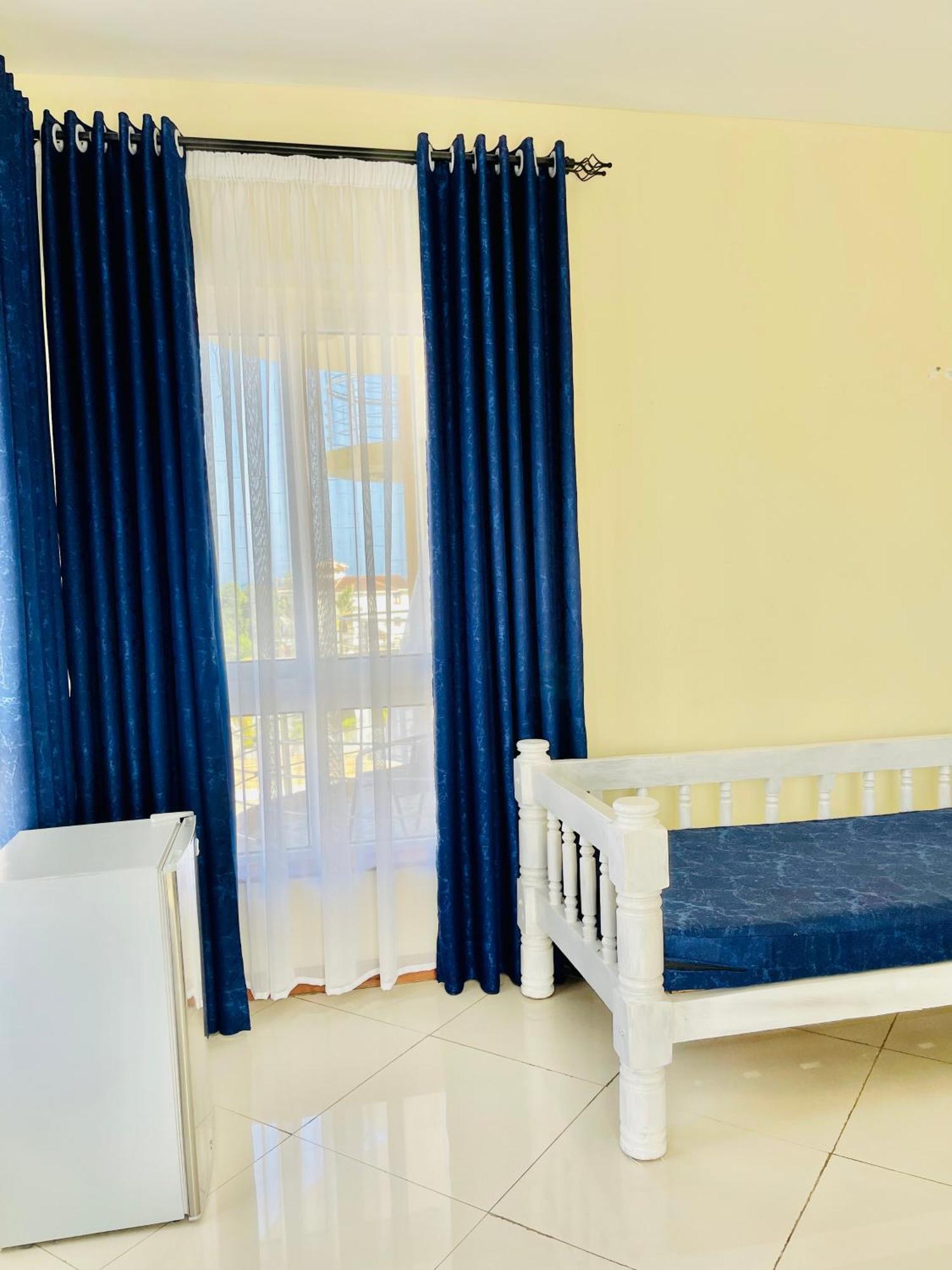 Elna'S Nyali - Work & Unwind - Pool, Sea Views, Ac & Fast Wi-Fi Bed & Breakfast Mombasa Eksteriør bilde