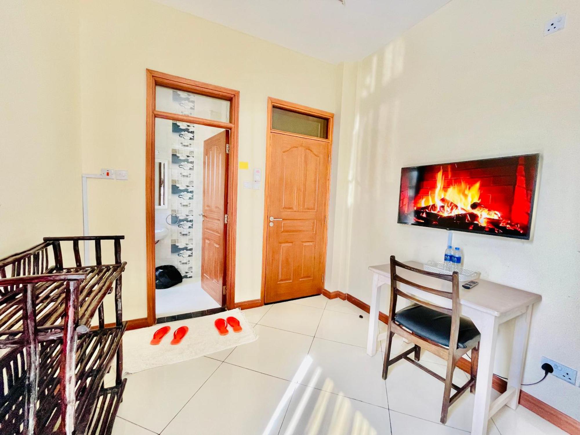 Elna'S Nyali - Work & Unwind - Pool, Sea Views, Ac & Fast Wi-Fi Bed & Breakfast Mombasa Eksteriør bilde