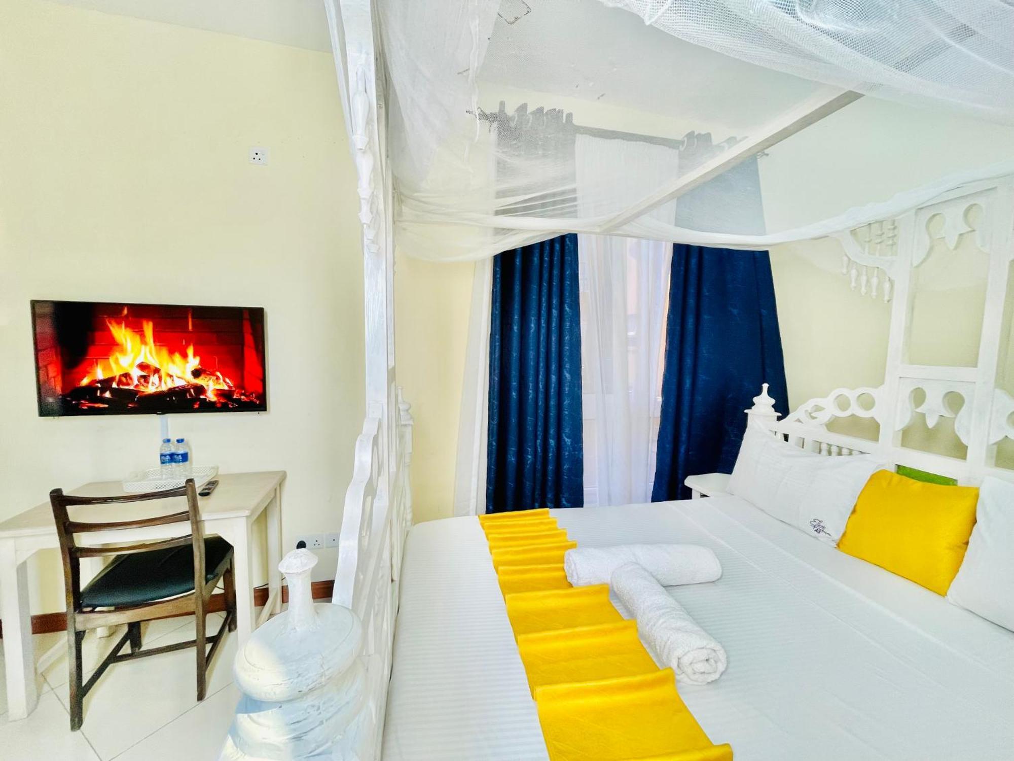 Elna'S Nyali - Work & Unwind - Pool, Sea Views, Ac & Fast Wi-Fi Bed & Breakfast Mombasa Eksteriør bilde