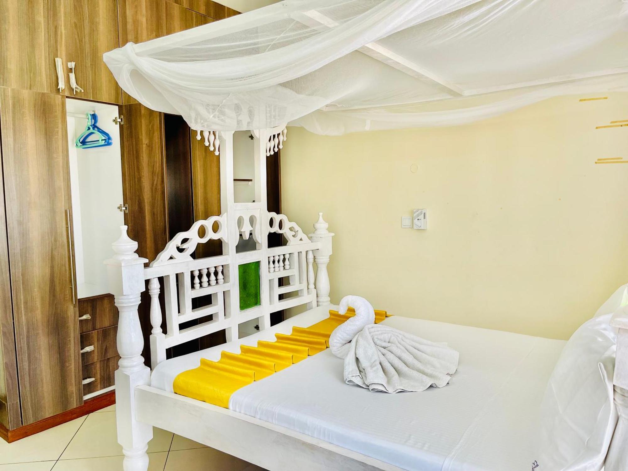 Elna'S Nyali - Work & Unwind - Pool, Sea Views, Ac & Fast Wi-Fi Bed & Breakfast Mombasa Eksteriør bilde