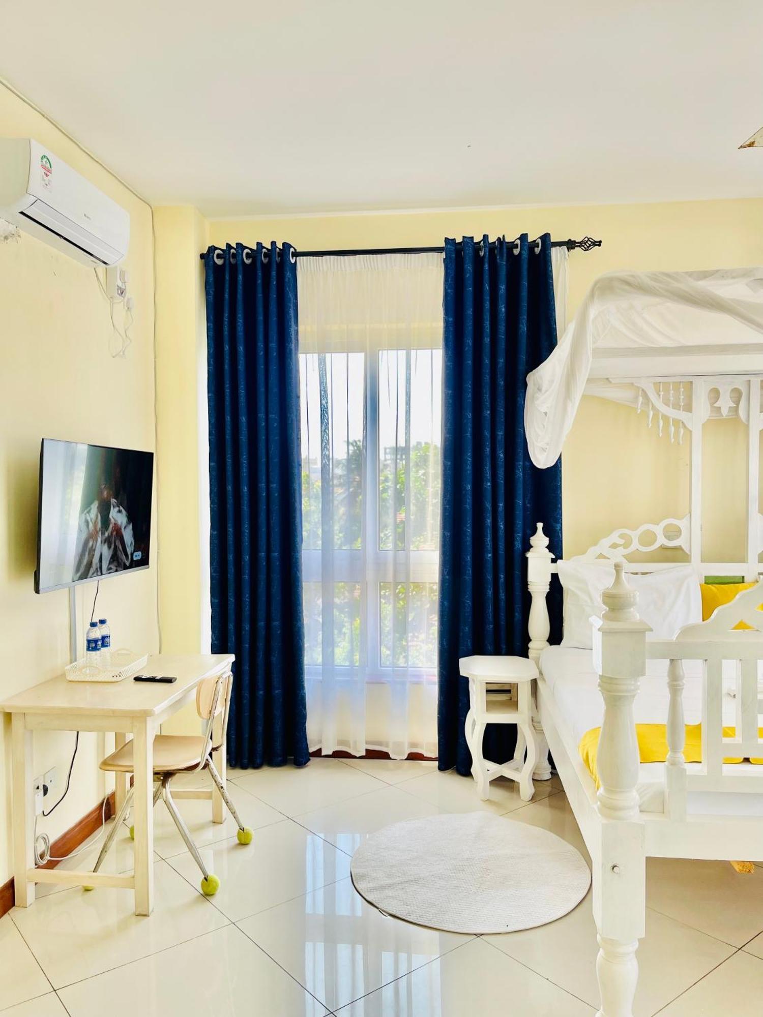 Elna'S Nyali - Work & Unwind - Pool, Sea Views, Ac & Fast Wi-Fi Bed & Breakfast Mombasa Eksteriør bilde