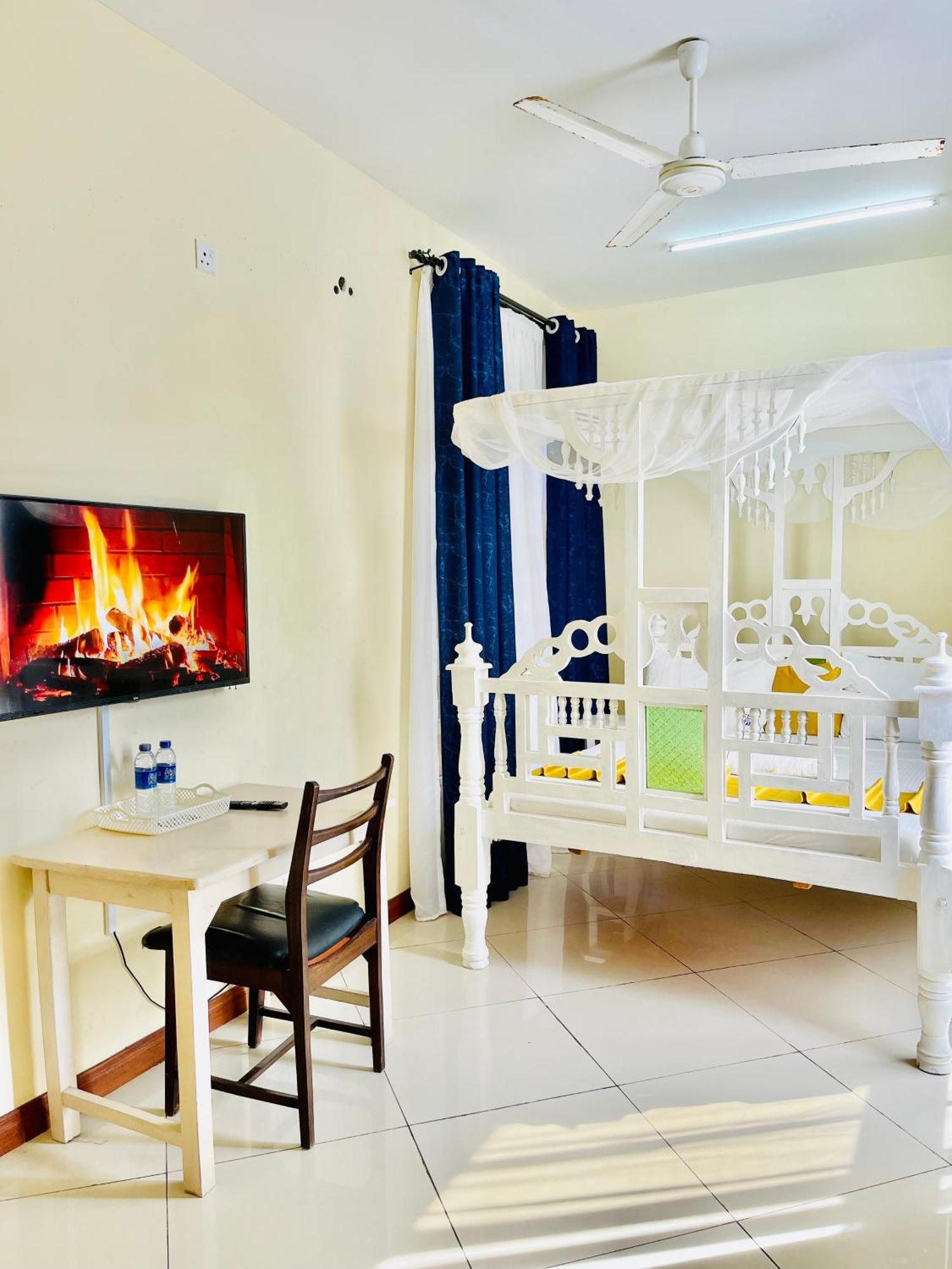 Elna'S Nyali - Work & Unwind - Pool, Sea Views, Ac & Fast Wi-Fi Bed & Breakfast Mombasa Eksteriør bilde