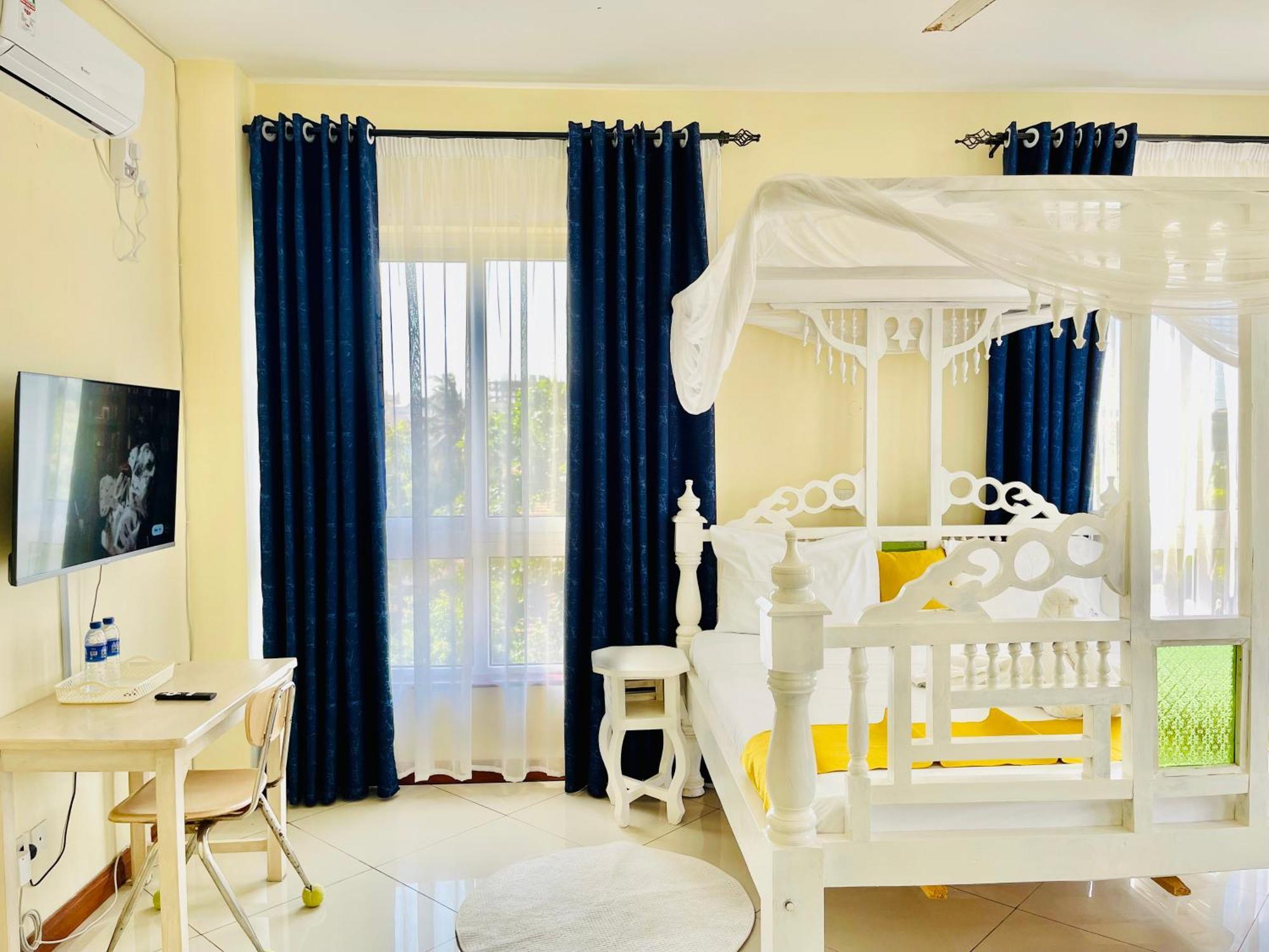 Elna'S Nyali - Work & Unwind - Pool, Sea Views, Ac & Fast Wi-Fi Bed & Breakfast Mombasa Eksteriør bilde