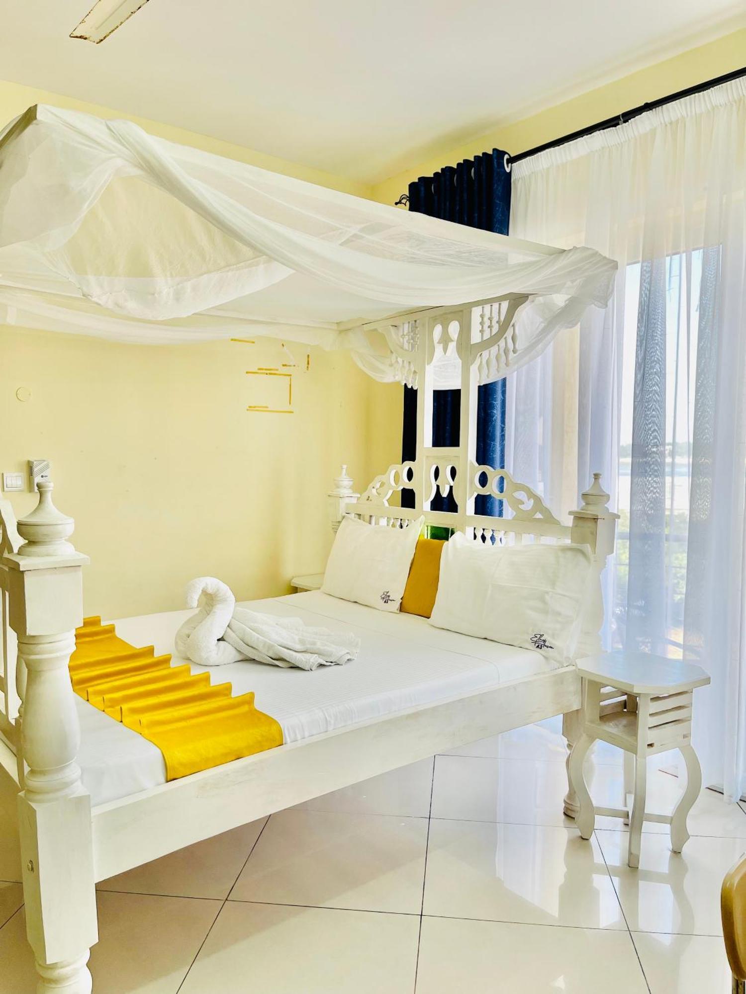 Elna'S Nyali - Work & Unwind - Pool, Sea Views, Ac & Fast Wi-Fi Bed & Breakfast Mombasa Eksteriør bilde