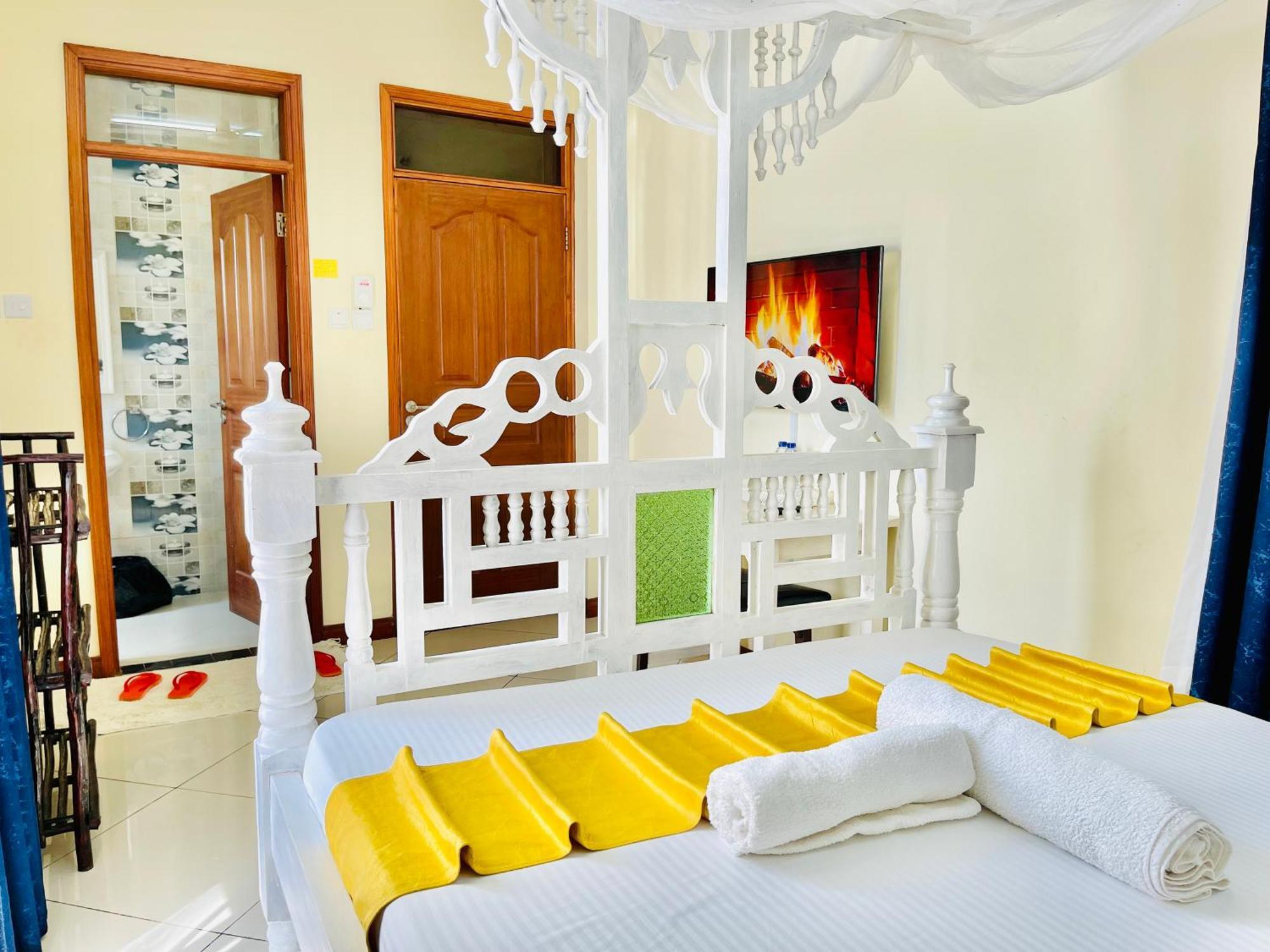 Elna'S Nyali - Work & Unwind - Pool, Sea Views, Ac & Fast Wi-Fi Bed & Breakfast Mombasa Eksteriør bilde