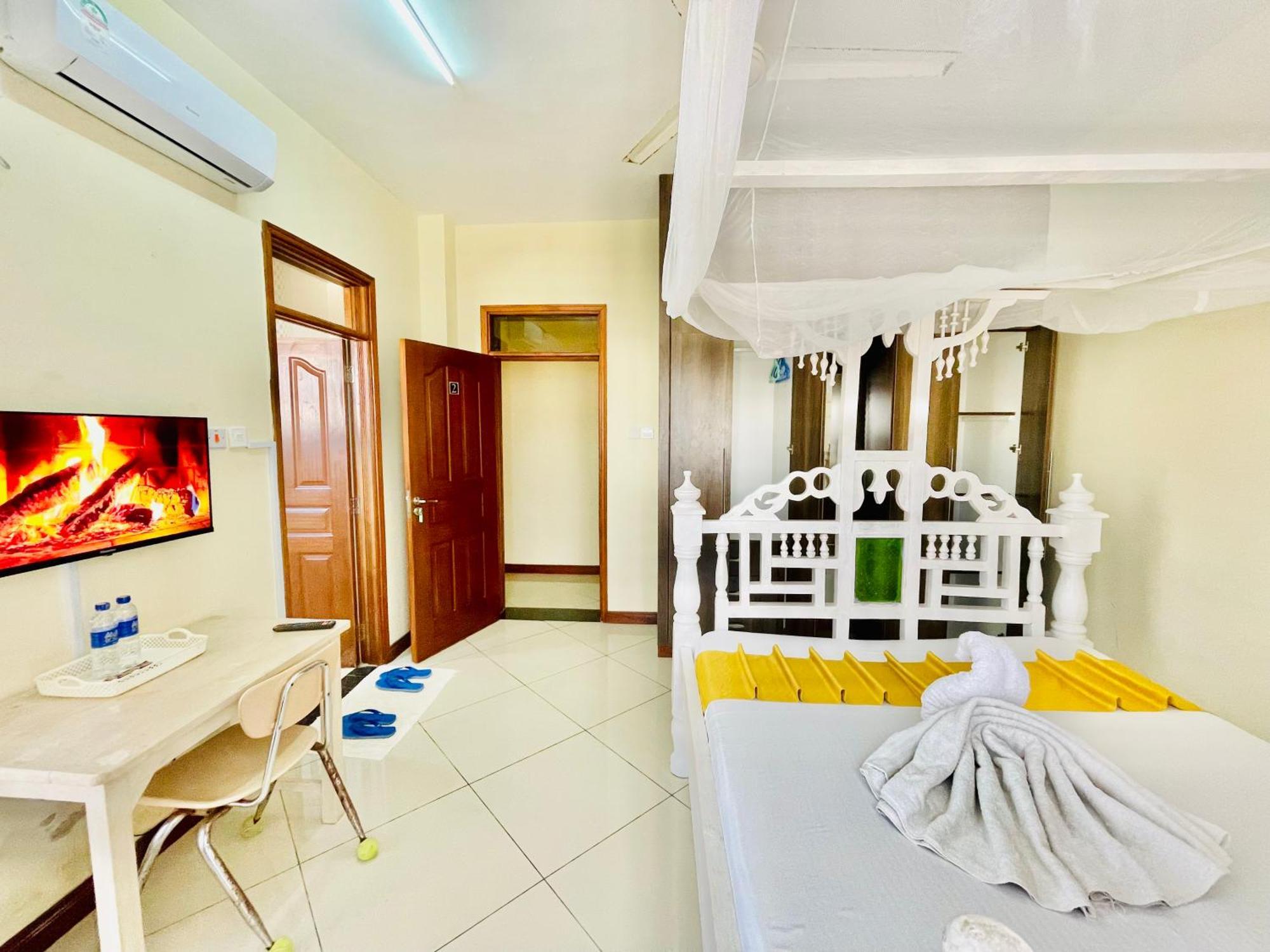 Elna'S Nyali - Work & Unwind - Pool, Sea Views, Ac & Fast Wi-Fi Bed & Breakfast Mombasa Eksteriør bilde