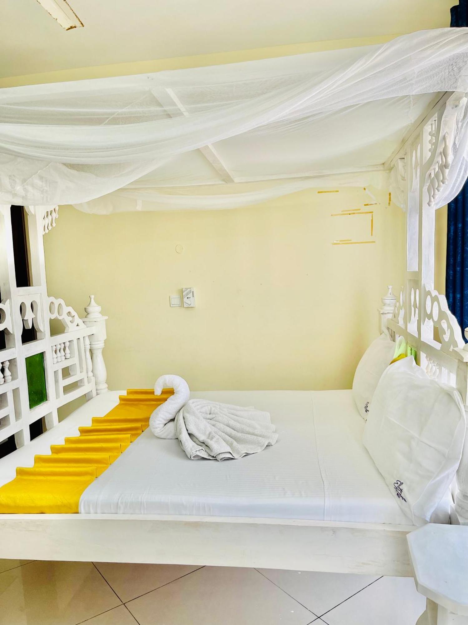 Elna'S Nyali - Work & Unwind - Pool, Sea Views, Ac & Fast Wi-Fi Bed & Breakfast Mombasa Eksteriør bilde