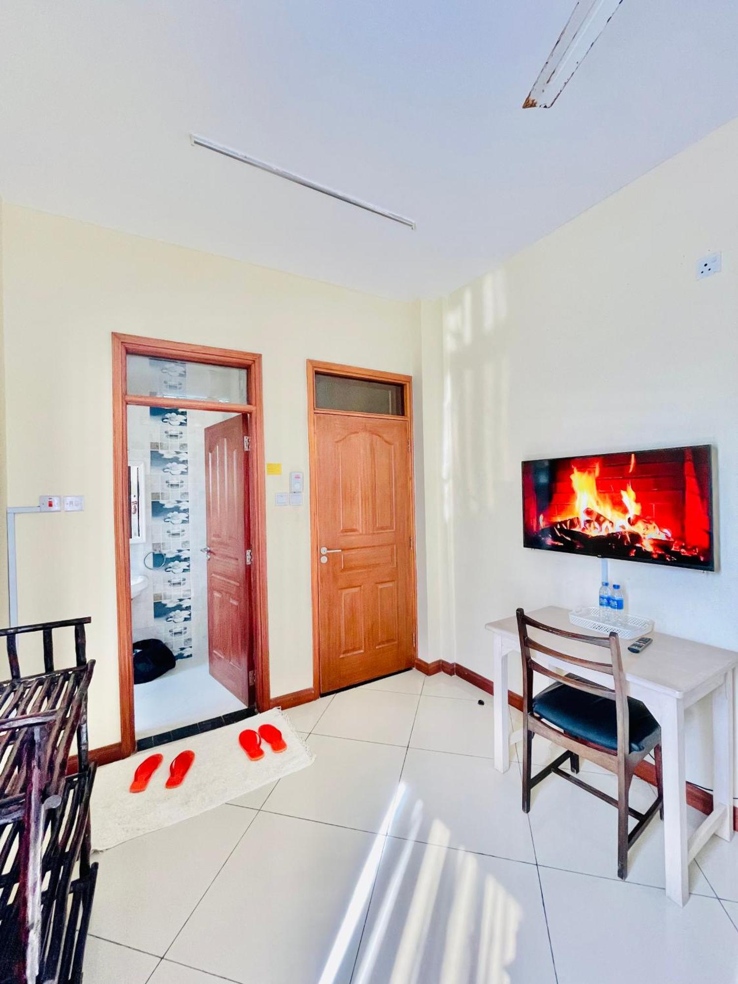Elna'S Nyali - Work & Unwind - Pool, Sea Views, Ac & Fast Wi-Fi Bed & Breakfast Mombasa Eksteriør bilde