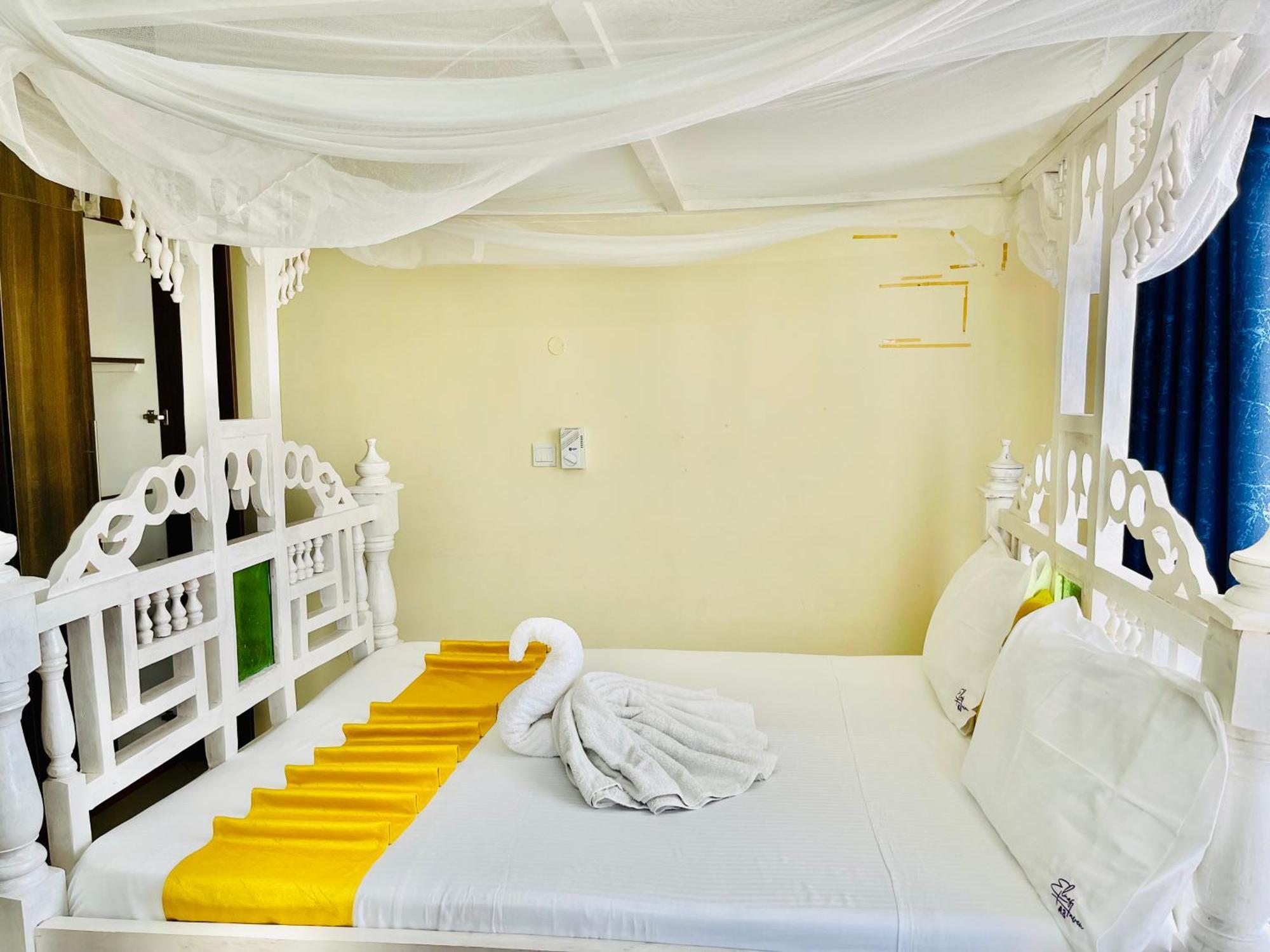 Elna'S Nyali - Work & Unwind - Pool, Sea Views, Ac & Fast Wi-Fi Bed & Breakfast Mombasa Eksteriør bilde