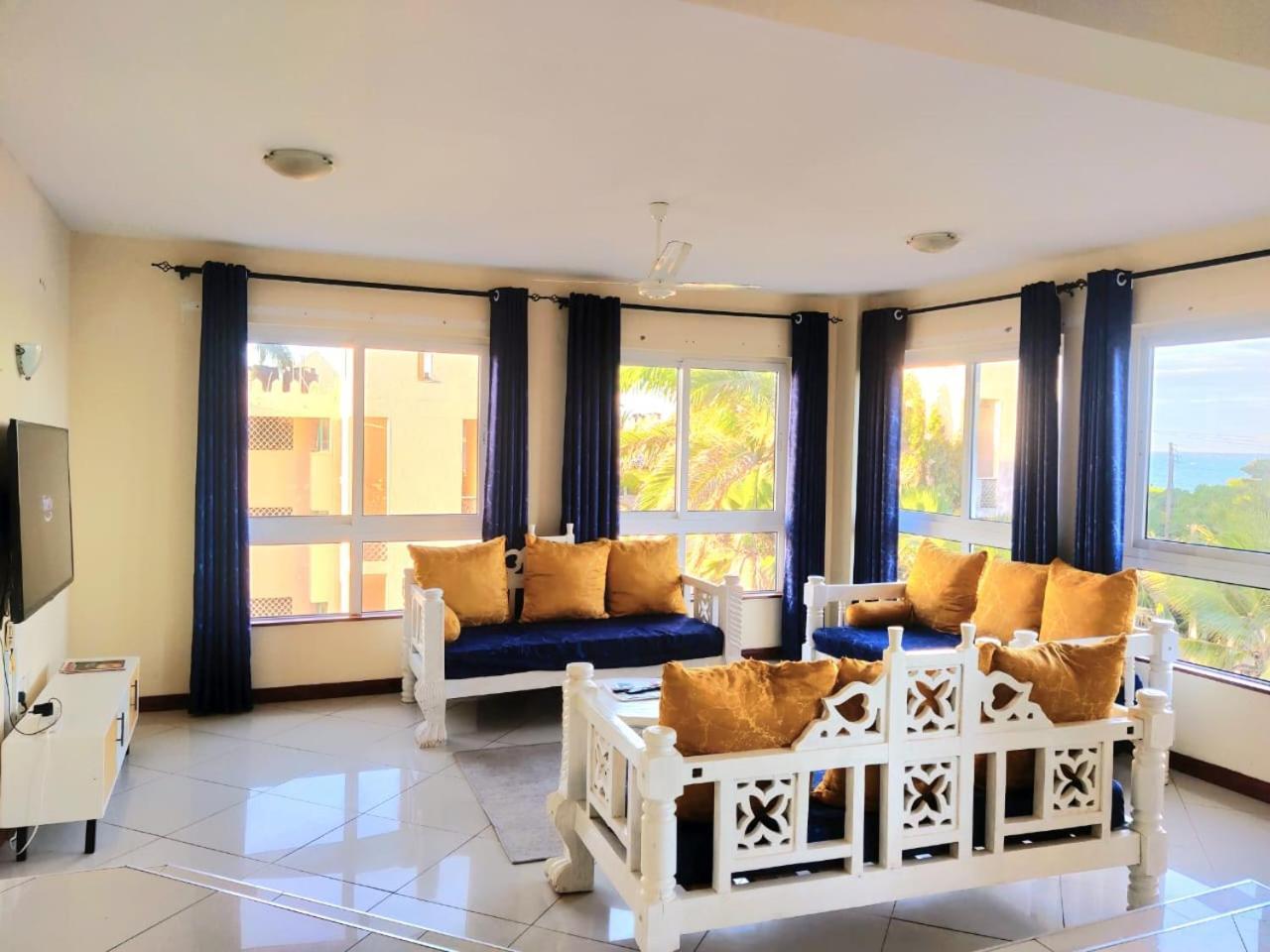 Elna'S Nyali - Work & Unwind - Pool, Sea Views, Ac & Fast Wi-Fi Bed & Breakfast Mombasa Eksteriør bilde