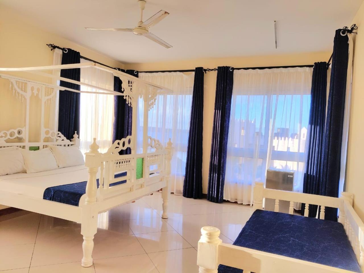 Elna'S Nyali - Work & Unwind - Pool, Sea Views, Ac & Fast Wi-Fi Bed & Breakfast Mombasa Eksteriør bilde