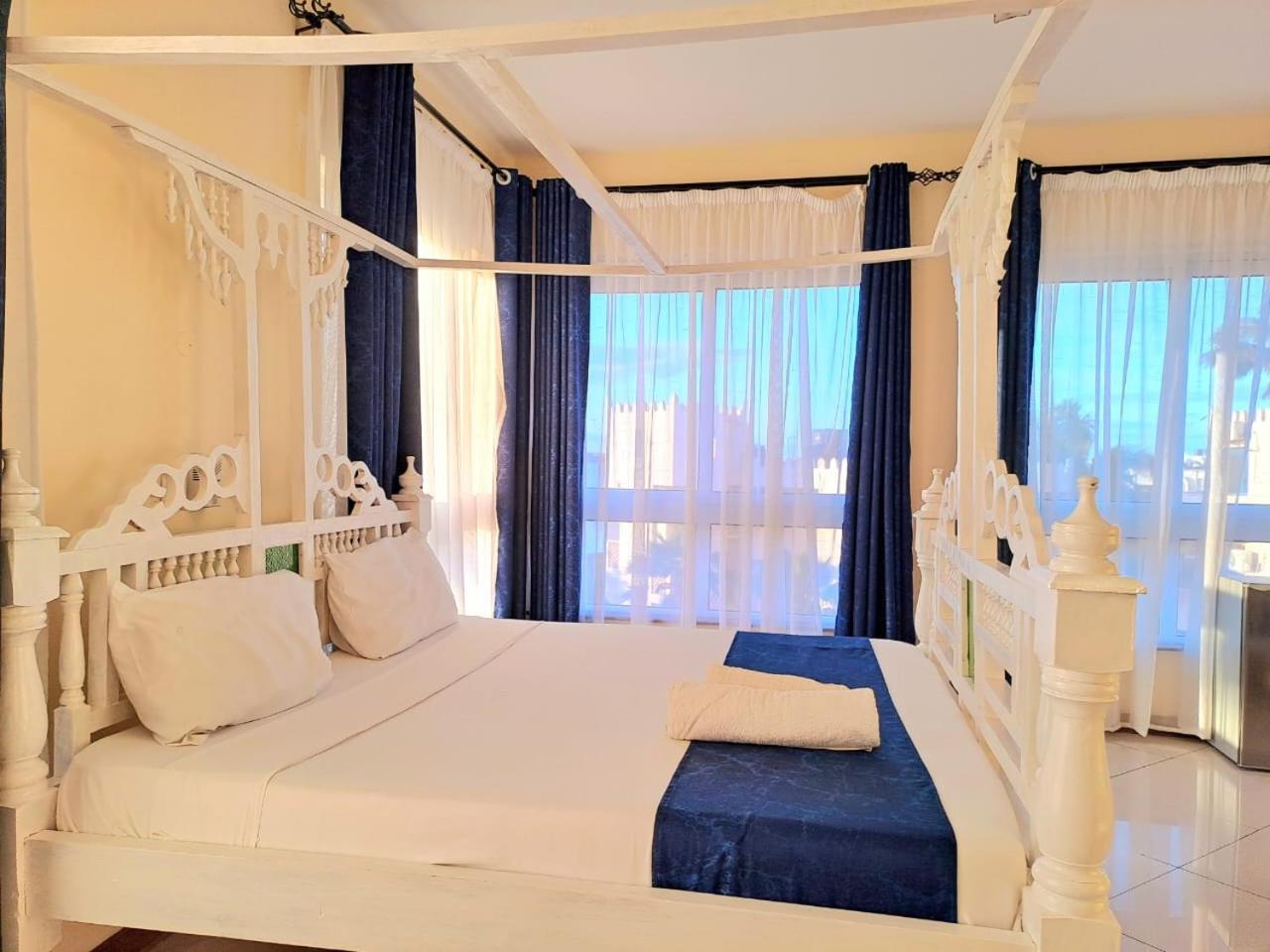 Elna'S Nyali - Work & Unwind - Pool, Sea Views, Ac & Fast Wi-Fi Bed & Breakfast Mombasa Eksteriør bilde